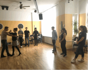 Der Musikpraxis-Kurs schwingt das Tanzbein